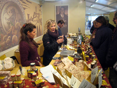 grande affluence au marché aux truffes