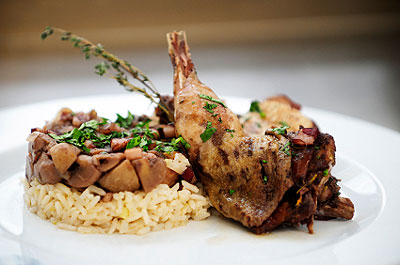 Faisan avec champignons sur riz