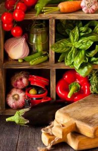 Verschiedene Gemüsesorten in rot und grün