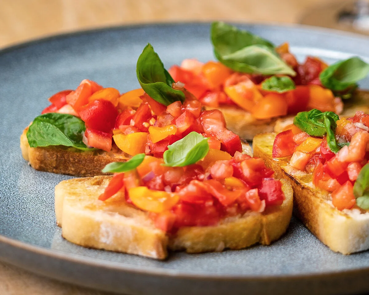 Das Olivenöl eignet sich bestens für Bruschetta