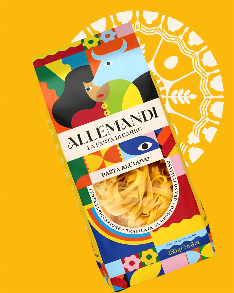 Tagliatelle - Premiumpasta mit Ei – mit passenden Accessoires arrangiert