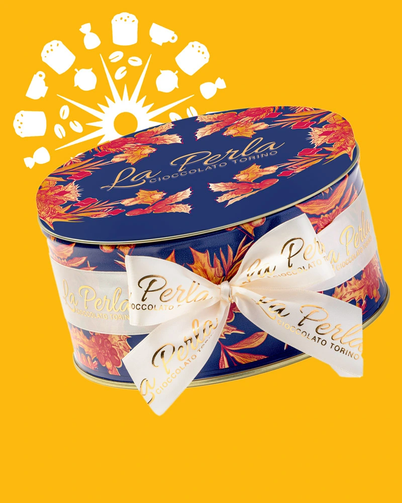 Weihnachtliche Tartufi - Mix in großer Geschenkdose – mit passenden Accessoires arrangiert