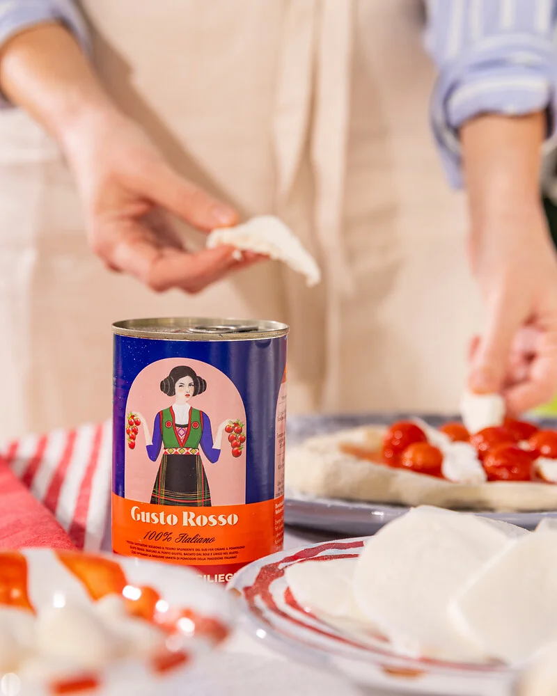 Kirschtomaten - 100% italienisch – mit passenden Accessoires arrangiert