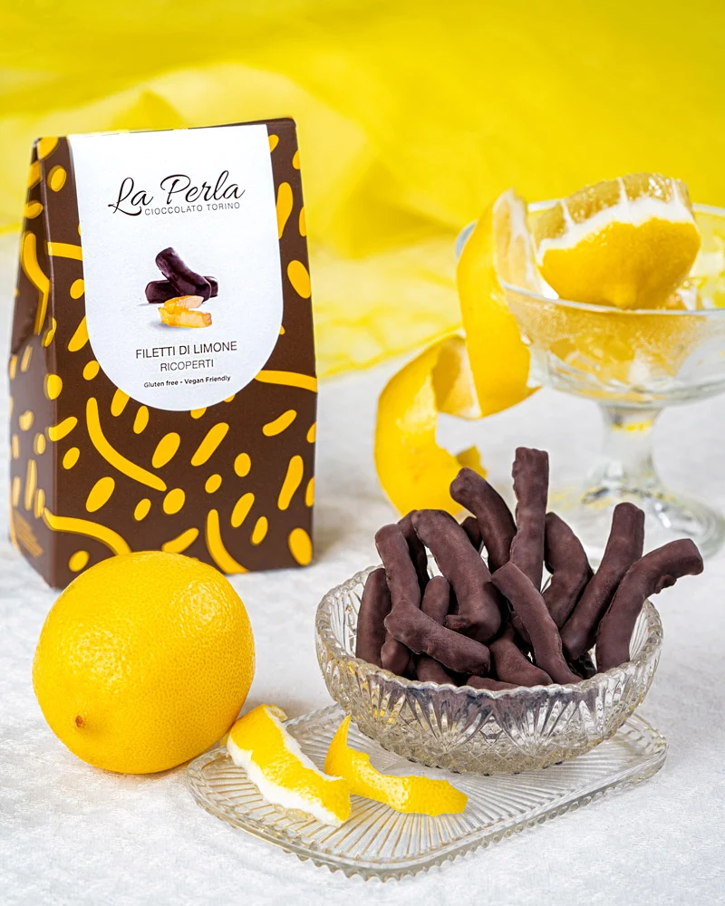 Ecorces de citron confit au chocolat Kandierte Zitronenschale in Schokolade – ansprechend in Szene gesetzt