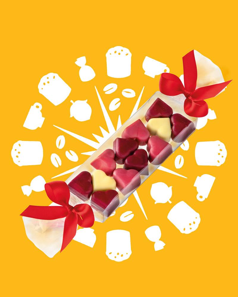 Herzpralinen - in Geschenkverpackung – mit Schokoladenstücken, Pralinen angerichtet