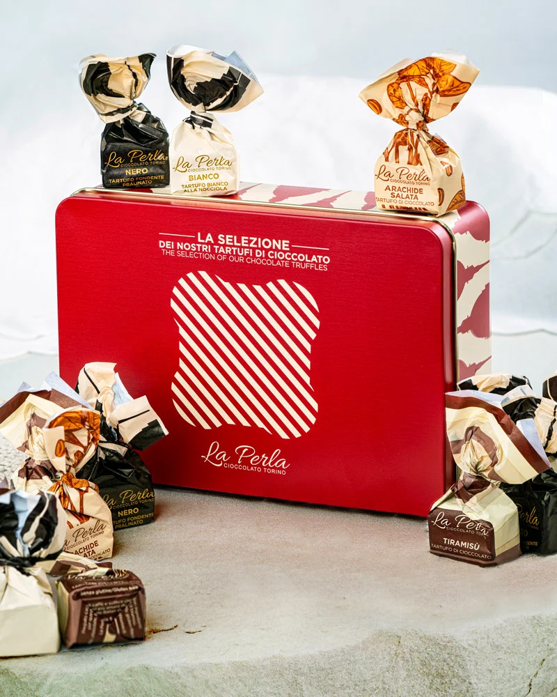 Tartufi La Selezione - Mélange dans une grande boîte cadeau Tartufi La Selezione - Mix in großer Geschenkdose – ansprechend in Szene gesetzt