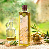 Première place dans la discipline reine des huiles d'olive au fruité intense lors de l'Olio Award 2022 ! La ligue des champions, une huile de première qualité : c'est ainsi que les jurés célèbrent l'huile monovariétale d'olive Picual. Elle impressionne par son jeu d'arômes complexes allant des notes d'herbe et de tomate aux notes citriques.