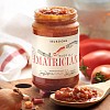 La Pasta, notamment les Spaghetti, adorent le Sugo all’Amatriciana. Du tendre lard affiné pendant 3 mois, une bonne dose de vin blanc et un soupçon de Peperoncino, voici le secret de ce délicieux sugo parfaitement assaisonné.