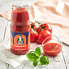 Les tomates mûries au soleil sont pelées, épépinées et préparées selon une tradition ancestrale juste après la recolte. L'atout de notre passata est sa consistance veloutée et épaisse. Son goût est sucré, frais et plein d'arômes. Tout simplement parfaite !