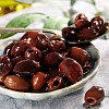 Les olives mûres à point de la variété Leccino ont un goût doux-sucré et un délicat arôme de noix. Marinées dans une huile d'olive extra vierge de qualité, ces olives denoyautées feront sensation sur vos assiettes d'Antipasti ou lors de vos apéritifs.