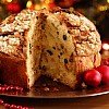 Ce gâteau de Noel italien classique ressemble à une coupole dorée. Ouvrez ce joli emballage cadeau et savourez ce dessert à pâte moelleuse et légère que l'on a garnie de fruits candits et de raisins secs bien juteux!