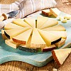 Vous êtes un grand amoureux de la variété des fromages de Sardaigne? Avec ce coffret dégustation, vous pourrez satisfaire votre gourmandise en essayant ces trois pecorinos. Du plus jeune aux plus âgé: ces 12 morceaux de fromage précoupés sont un amuse bouche parfait à l'heure de l'apéritif avec un verre de vin!