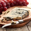 Gagnant du test ! Ce fromage crémeux et puissant aux élégantes veines bleues a été élu meilleur Gorgonzola d’Italie par le magazine pour gourmets « Gambero Rosso ». Dans sa manufacture, Roberto Carozzi le laisse lentement affiner pendant plus de 80 jours ...
