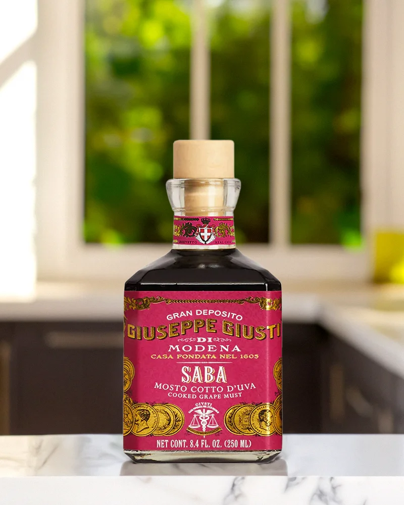 Saba Mosto Cotto - moût de raisin Saba - dickflüssiger Traubenmost – ansprechend in Szene gesetzt